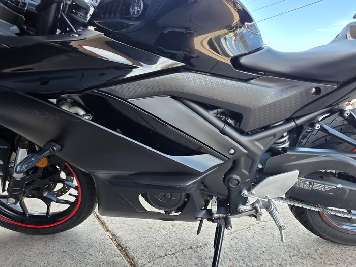 2022 Yamaha YZF-R3 BLACK