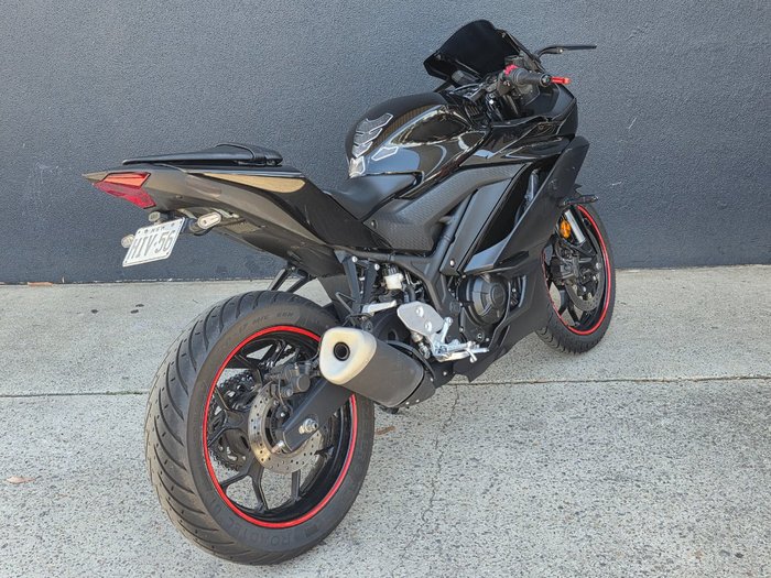 2022 Yamaha YZF-R3 BLACK
