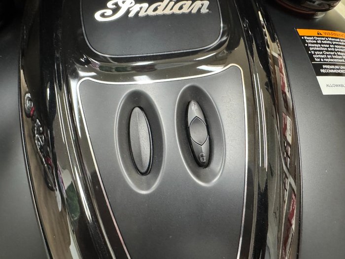 2023 Indian CHIEFTAIN DARK HORSE BLACK