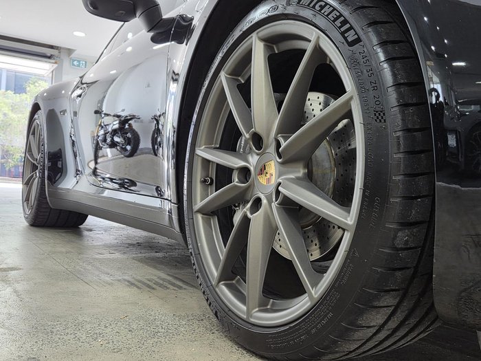 2020 Porsche 911 Carrera