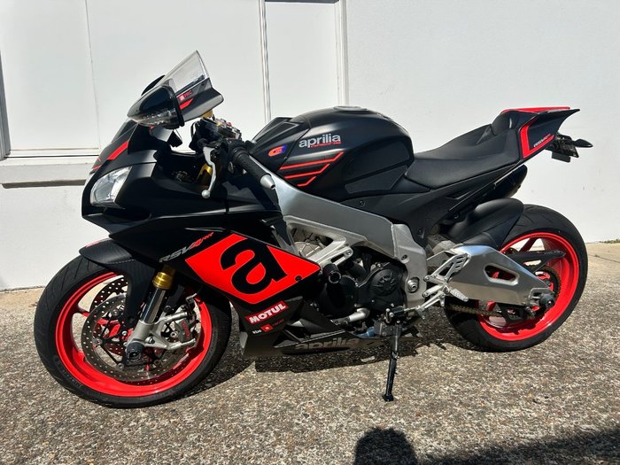 2016 Aprilia RSV4 RR Black