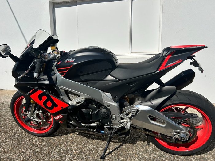 2016 Aprilia RSV4 RR Black