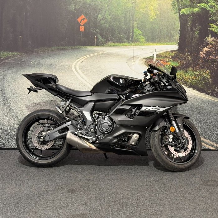 2023 Yamaha YZF-R7LA Black