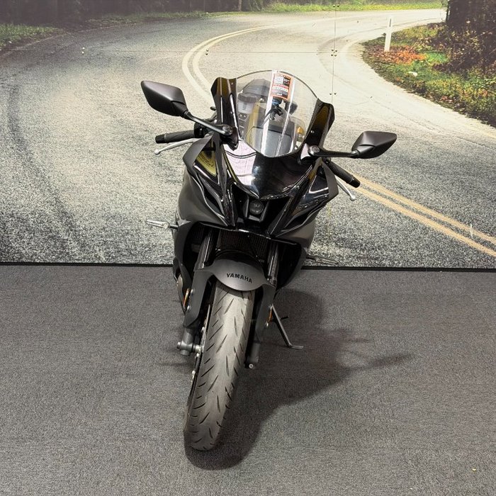 2023 Yamaha YZF-R7LA Black