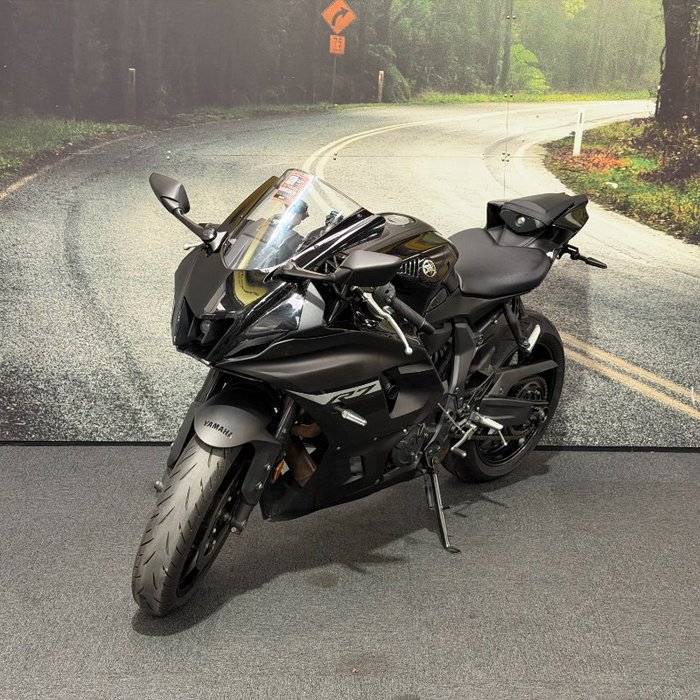 2023 Yamaha YZF-R7LA Black