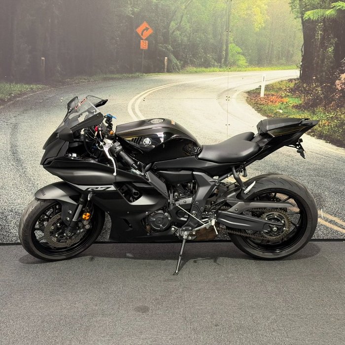 2023 Yamaha YZF-R7LA Black