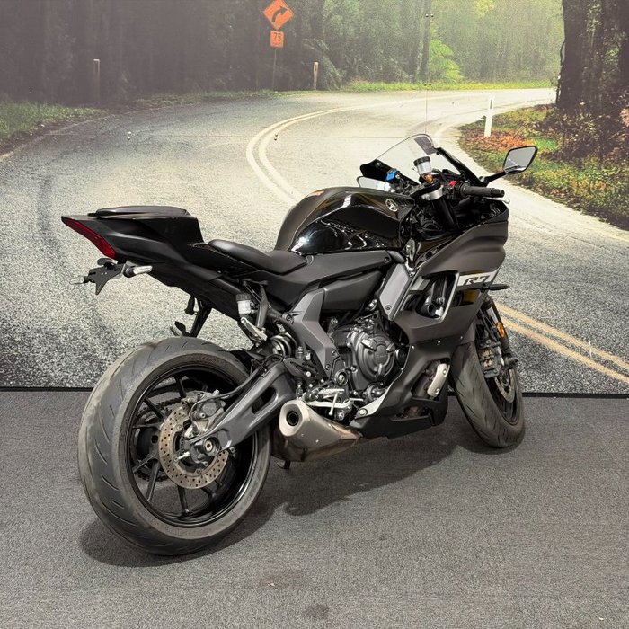 2023 Yamaha YZF-R7LA Black