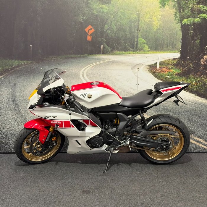 2021 Yamaha YZF-R7LA Blue / White