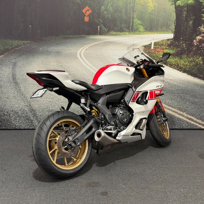 2021 Yamaha YZF-R7LA Blue / White