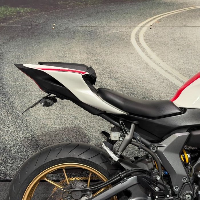 2021 Yamaha YZF-R7LA Blue / White