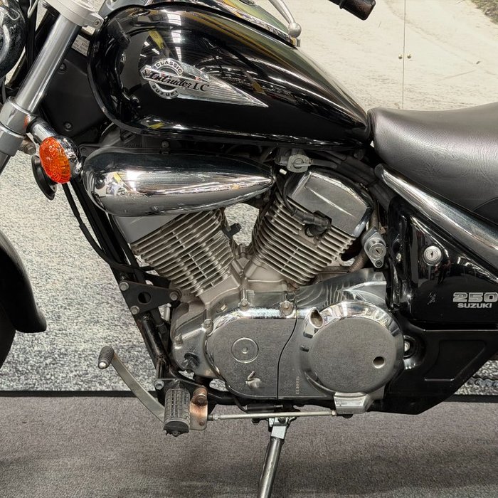 2009 Suzuki VL250 (LC250 INTRUDER) Black