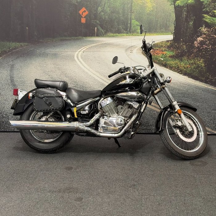 2009 Suzuki VL250 (LC250 INTRUDER) Black