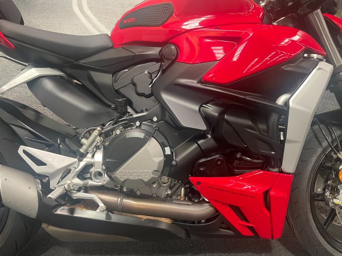 2022 DUCATI STREETFIGHTER V2 Red