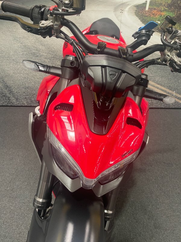 2022 DUCATI STREETFIGHTER V2 Red