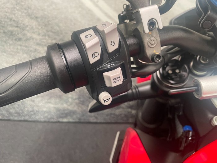 2022 DUCATI STREETFIGHTER V2 Red