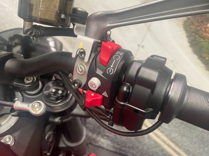 2022 DUCATI STREETFIGHTER V2 Red