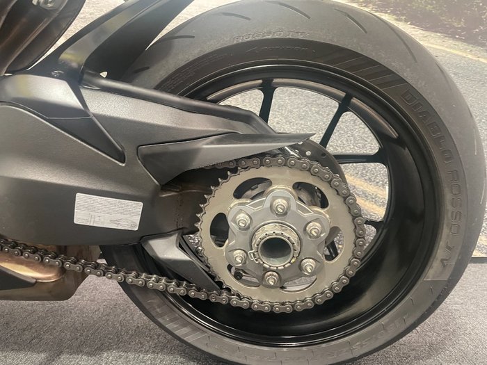 2022 DUCATI STREETFIGHTER V2 Red