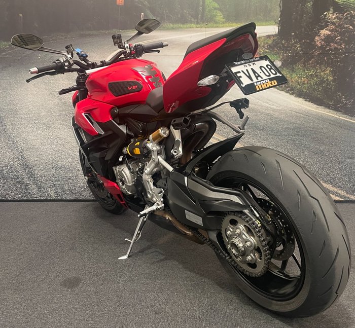 2022 DUCATI STREETFIGHTER V2 Red