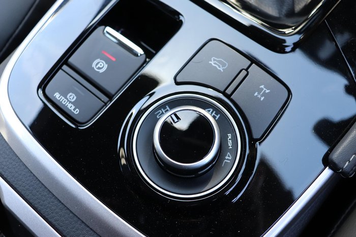 2025 Isuzu MU-X LS-T