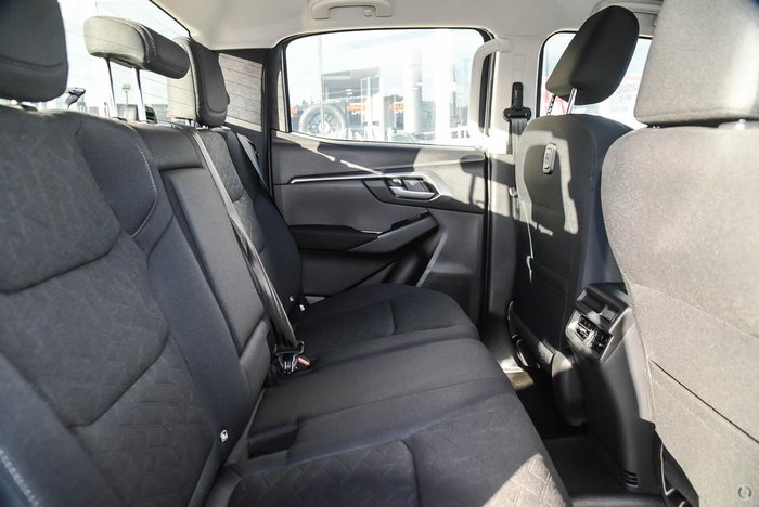 2025 Isuzu D-MAX LS-M