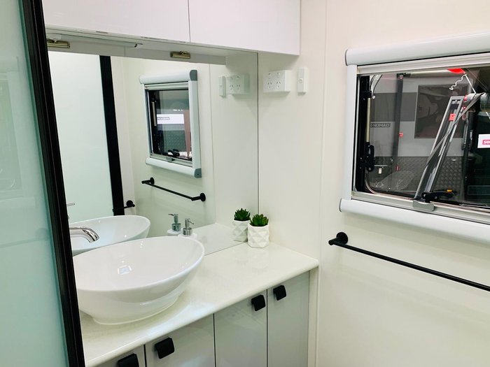 2025 Vivid Caravans Nomad Family