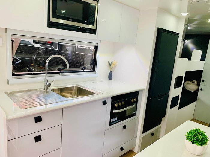 2025 Vivid Caravans Nomad Family