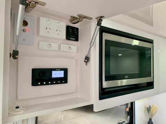 2025 Vivid Caravans Nomad Family