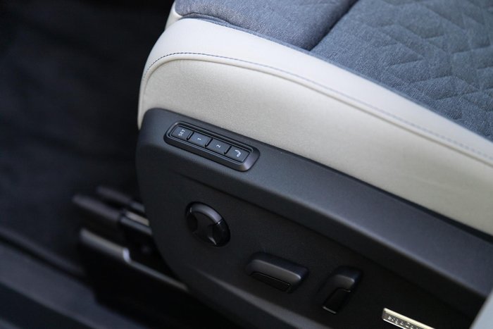 2025 Volkswagen ID. Buzz Pro BEV560