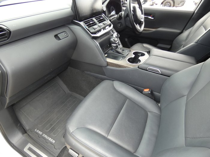 2022 Toyota Landcruiser LC300 VX (4x4)