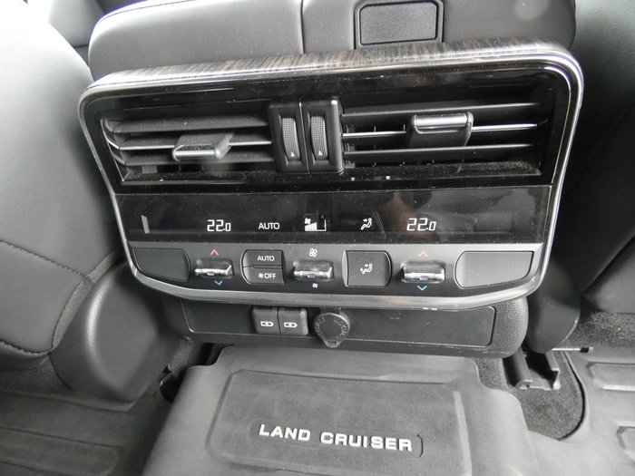 2022 Toyota Landcruiser LC300 VX (4x4)