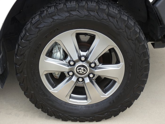 2022 Toyota Landcruiser LC300 VX (4x4)