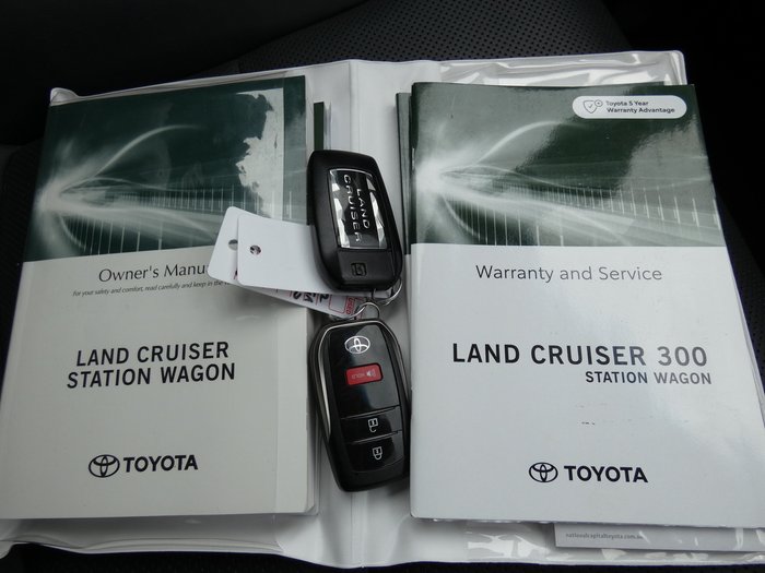 2022 Toyota Landcruiser LC300 VX (4x4)