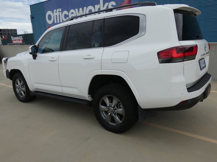 2022 Toyota Landcruiser LC300 VX (4x4)