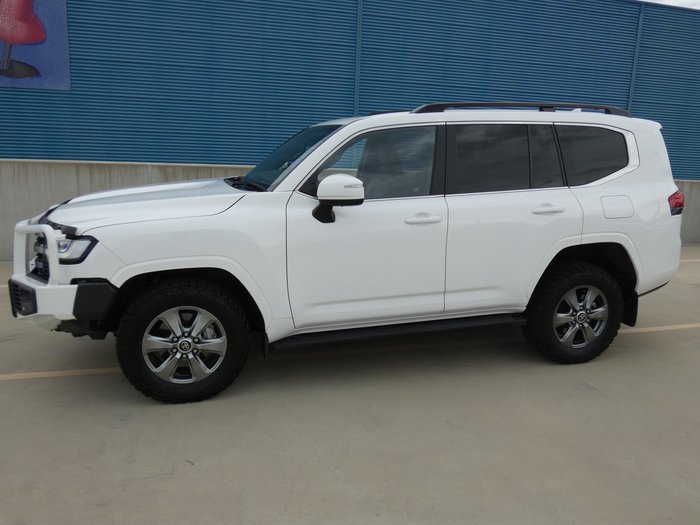 2022 Toyota Landcruiser LC300 VX (4x4)