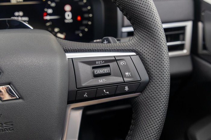2025 Mitsubishi Outlander LS