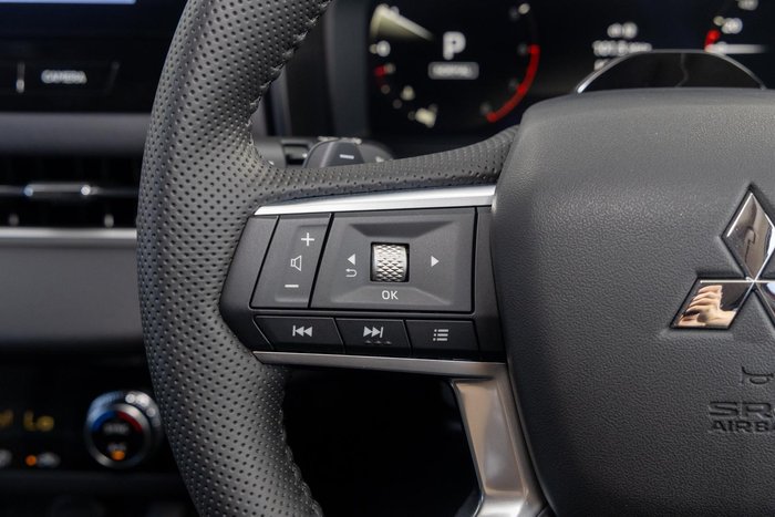 2025 Mitsubishi Outlander LS