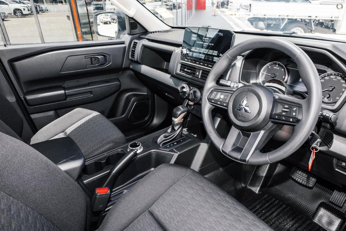 2025 Mitsubishi Triton GLX