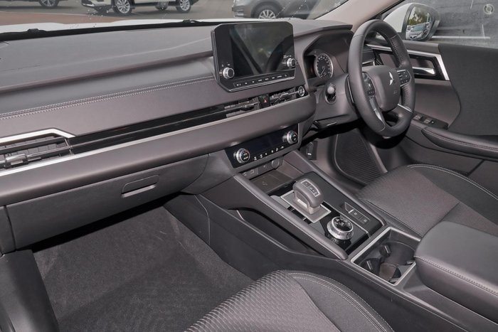 2025 Mitsubishi Outlander LS