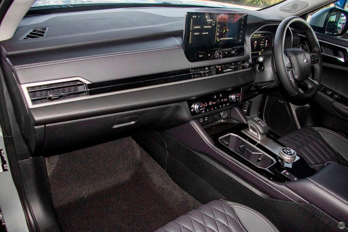 2025 Mitsubishi Outlander Exceed