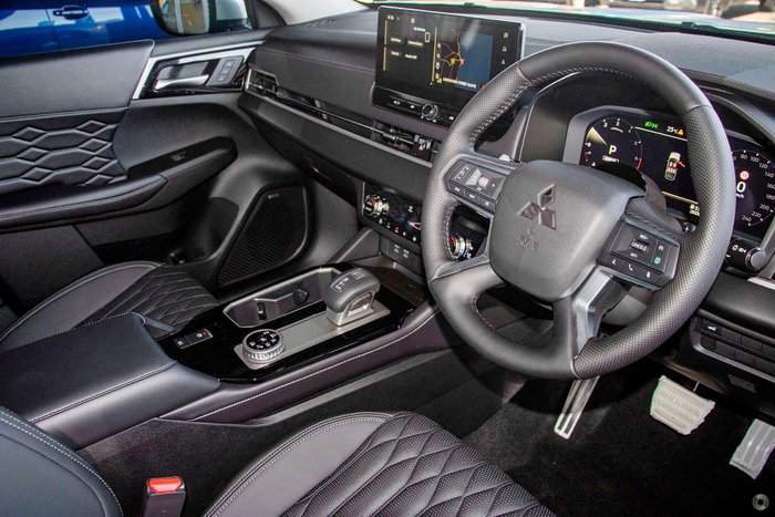 2025 Mitsubishi Outlander Exceed