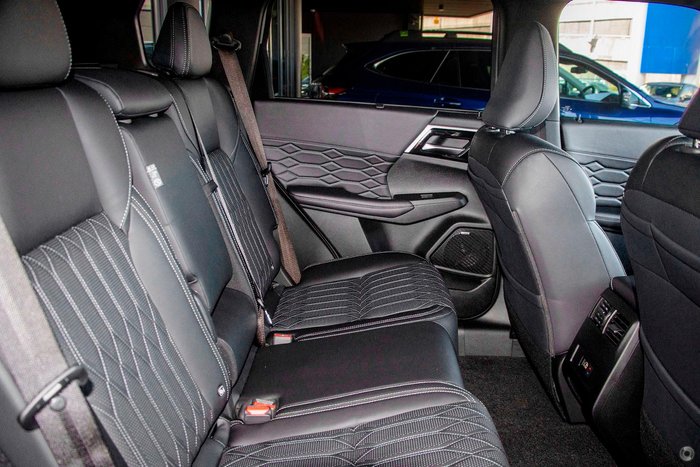 2025 Mitsubishi Outlander Exceed