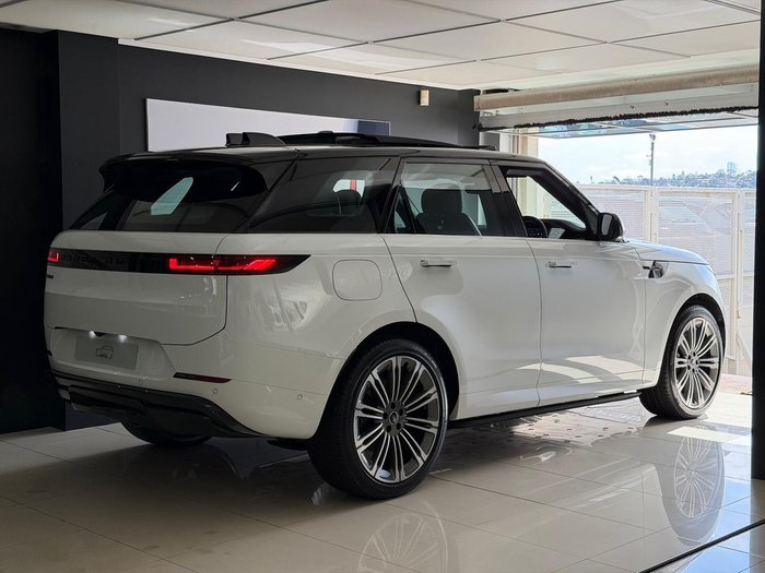 2025 Land Rover Range Rover Sport D250 Dynamic SE