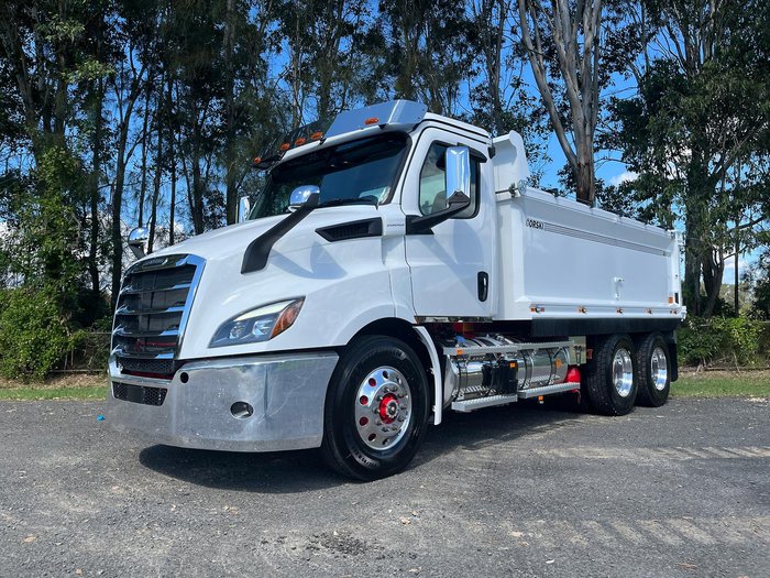 2024 Freightliner Cascadia 116 Tipper White