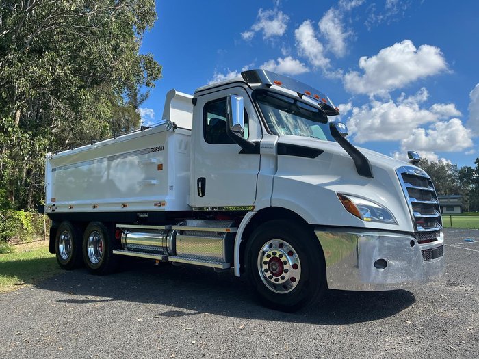 2024 Freightliner Cascadia 116 Tipper White