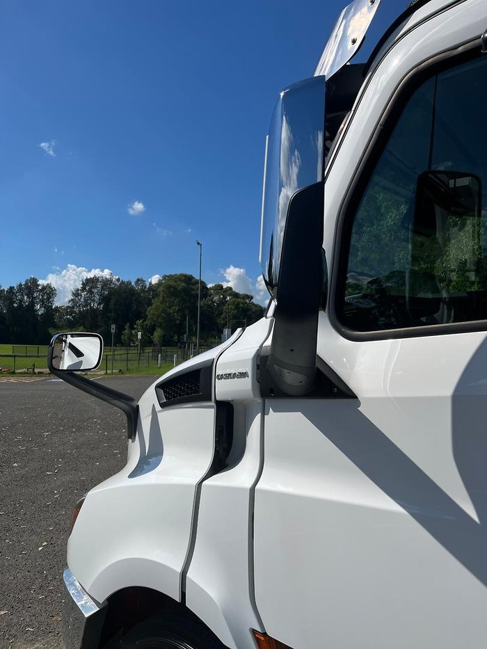 2024 Freightliner Cascadia 116 Tipper White