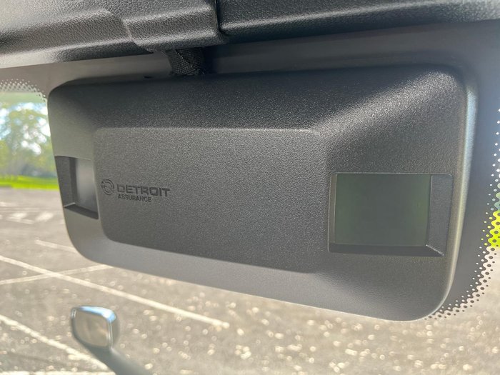 2024 Freightliner Cascadia 116 Tipper White