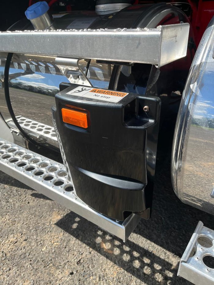 2024 Freightliner Cascadia 116 Tipper White