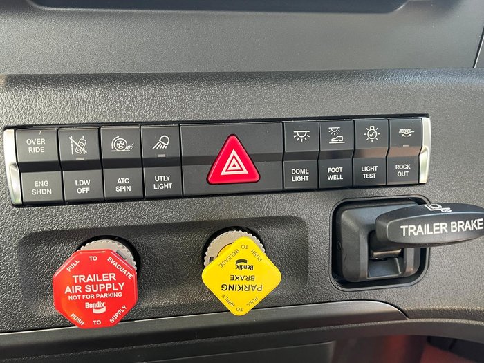 2024 Freightliner Cascadia 116 Tipper White