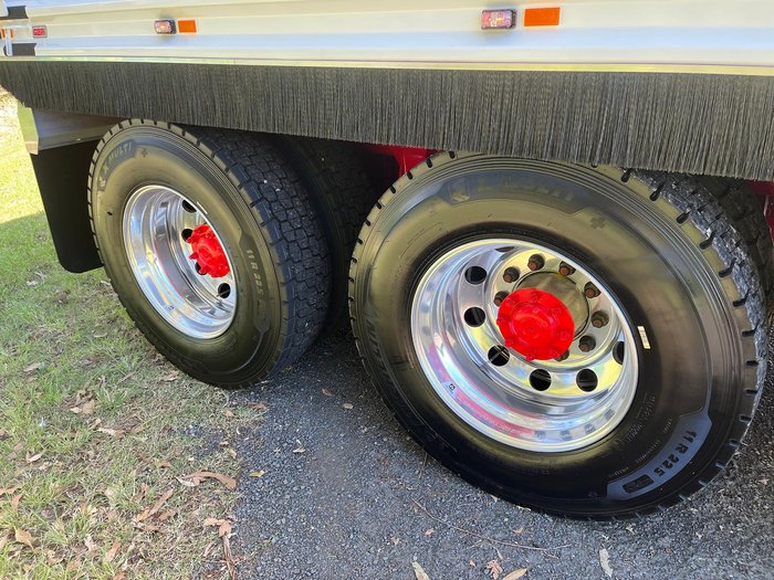 2024 Freightliner Cascadia 116 Tipper White