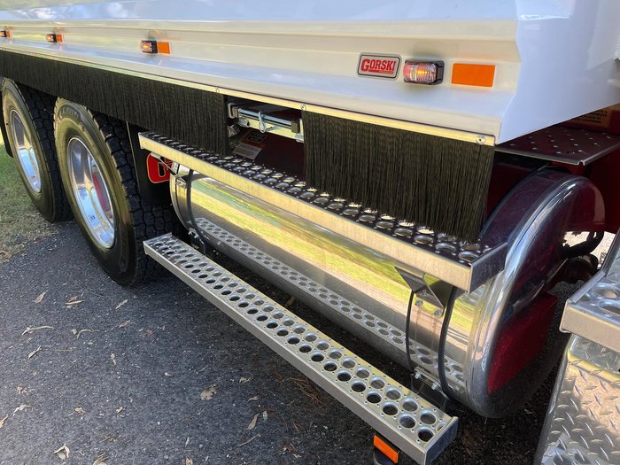 2024 Freightliner Cascadia 116 Tipper White